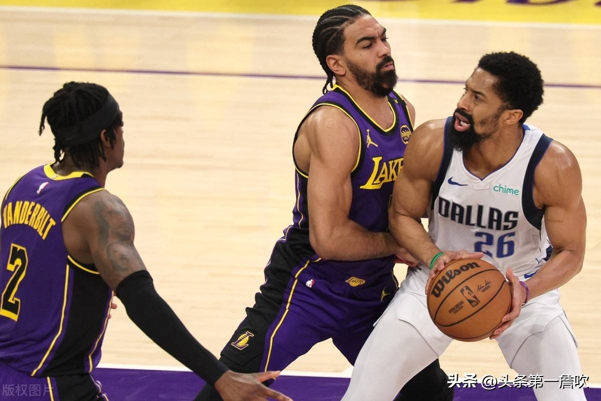 关于湖人B队力克独行侠,布克统治全场的信息 关于湖人B队力克独行侠,布克统治全场的信息