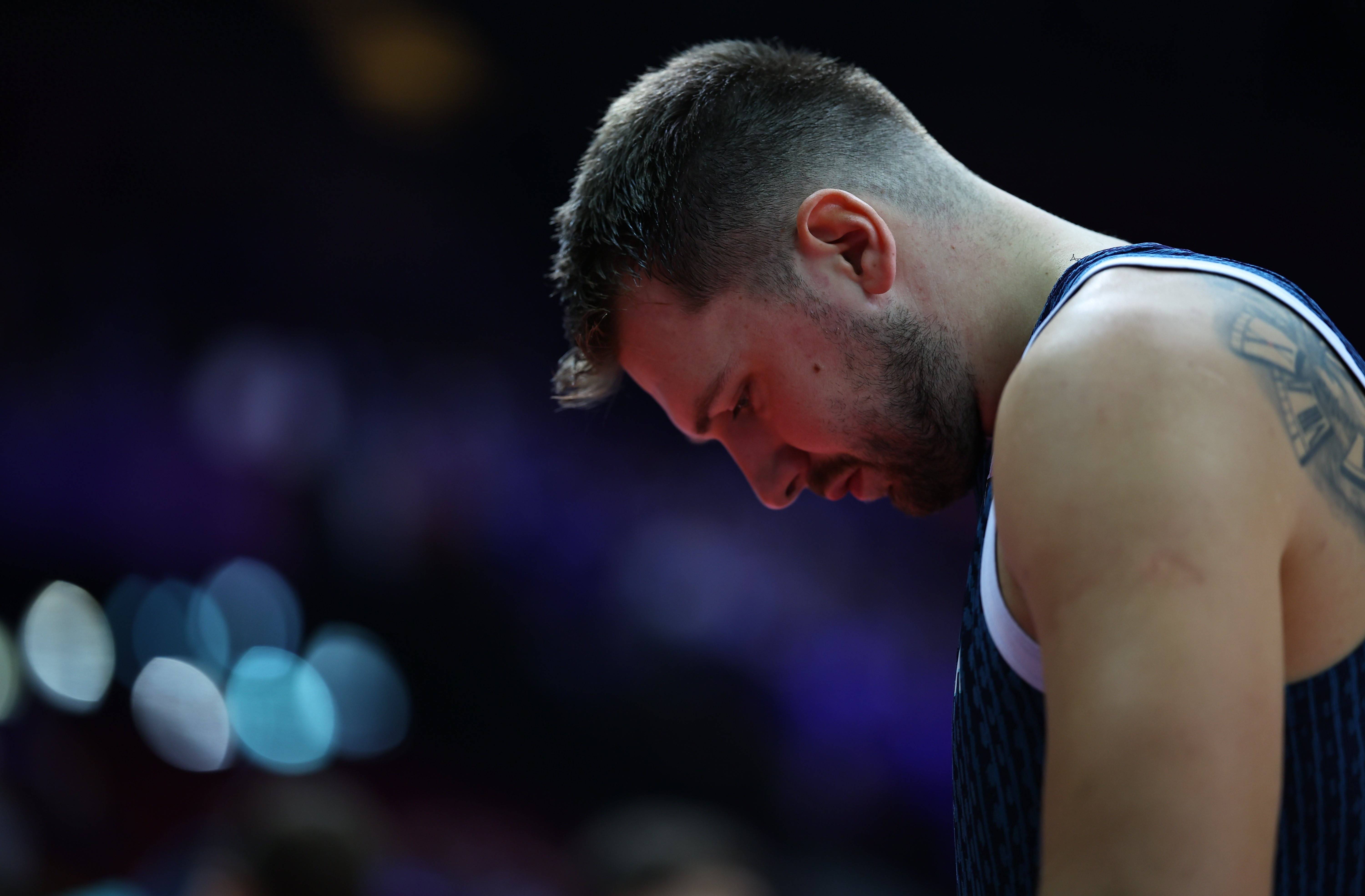 包含塞尔维亚男篮翻盘澳大利亚男篮，东契奇高光表现的词条