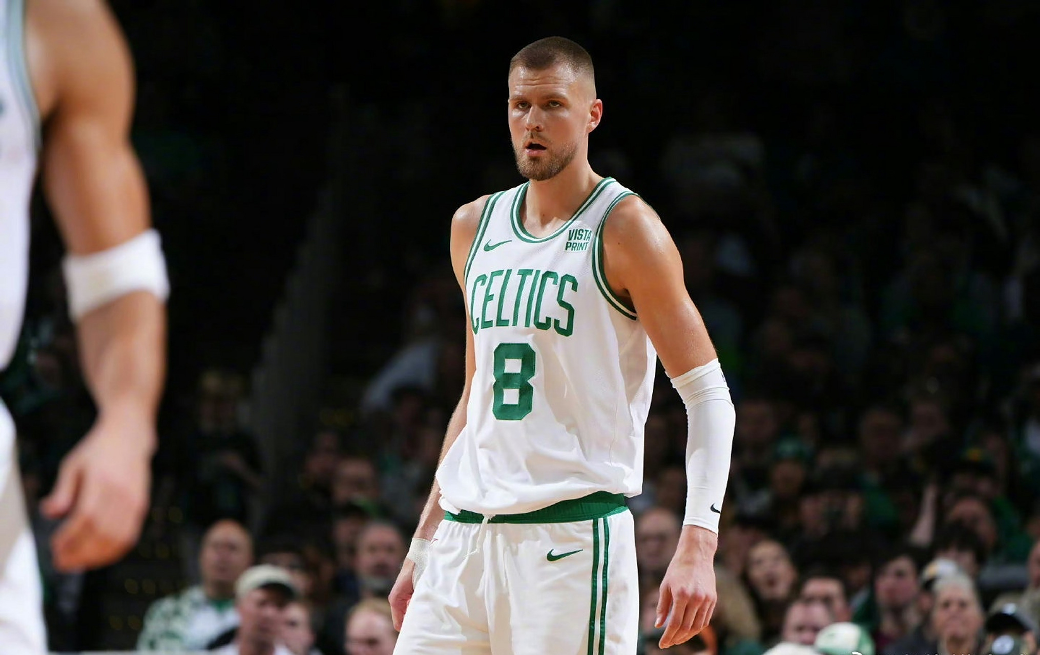 魔术逆转美国男篮，波尔津吉斯绝境逆转的简单介绍