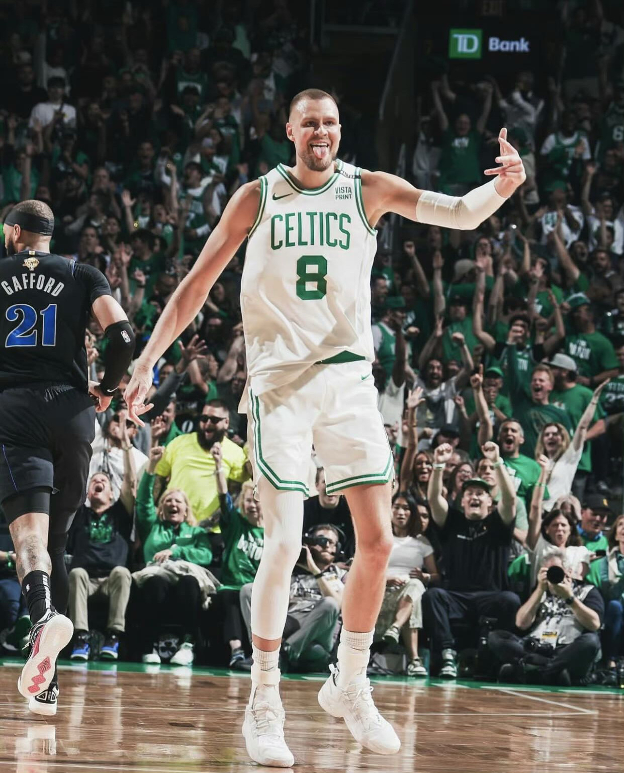 魔术逆转美国男篮，波尔津吉斯绝境逆转的简单介绍