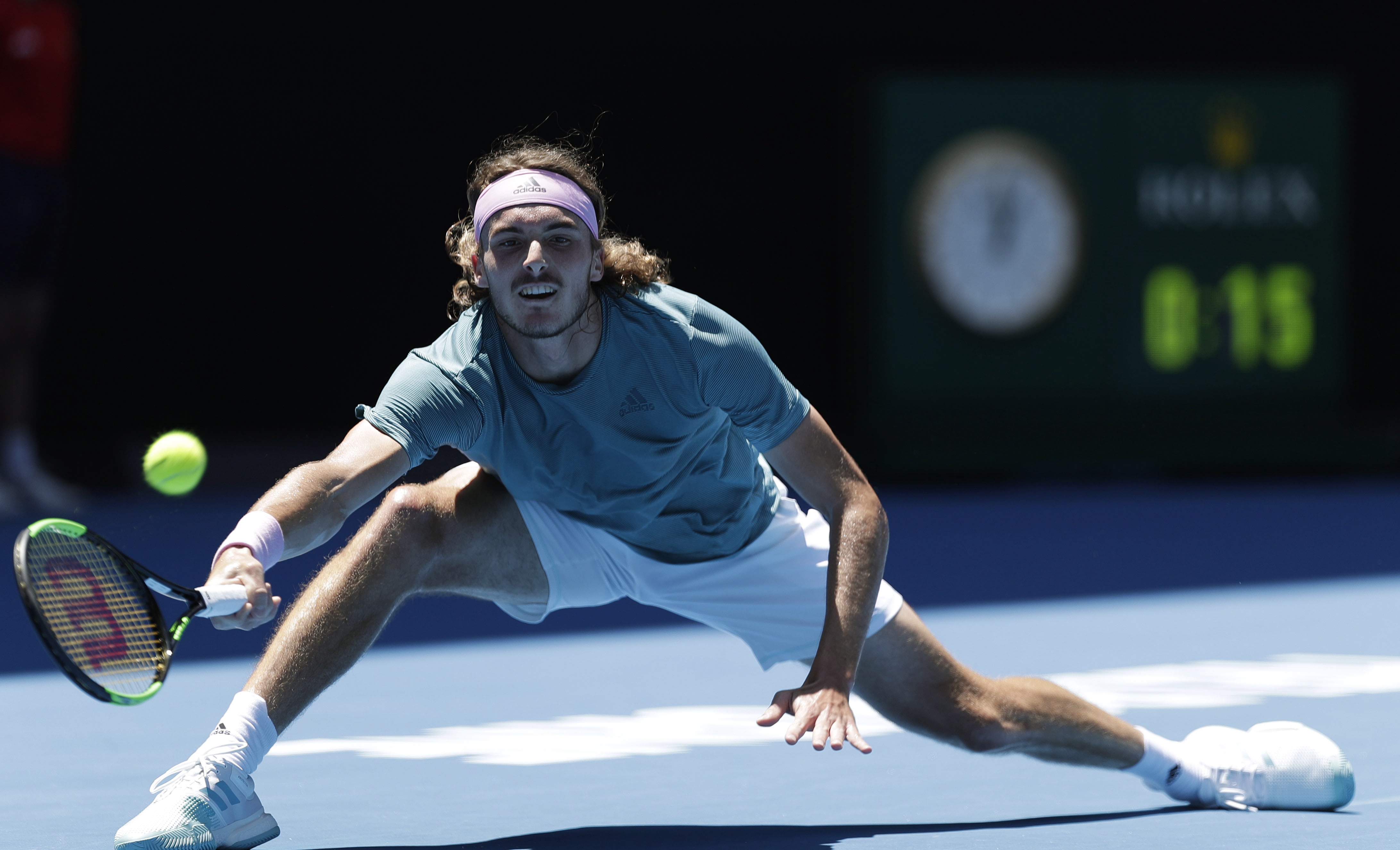 关于年终总决赛险胜澳网，西西帕斯点燃赛场的信息