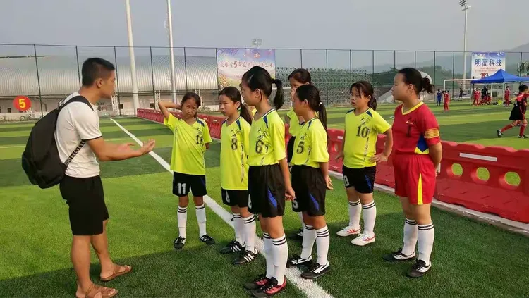 包含南非队在团体赛中勇敢拼搏，为祖国加油的词条