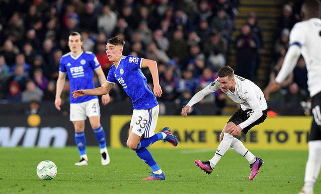 关于圣埃蒂安不敌对手，遭遇阵容调整困难的信息