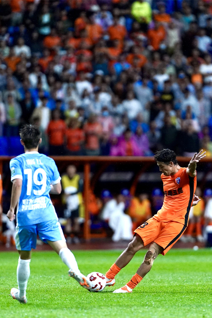 足球较量细节：河南建业攻守平衡全面发力迎来上升期的简单介绍