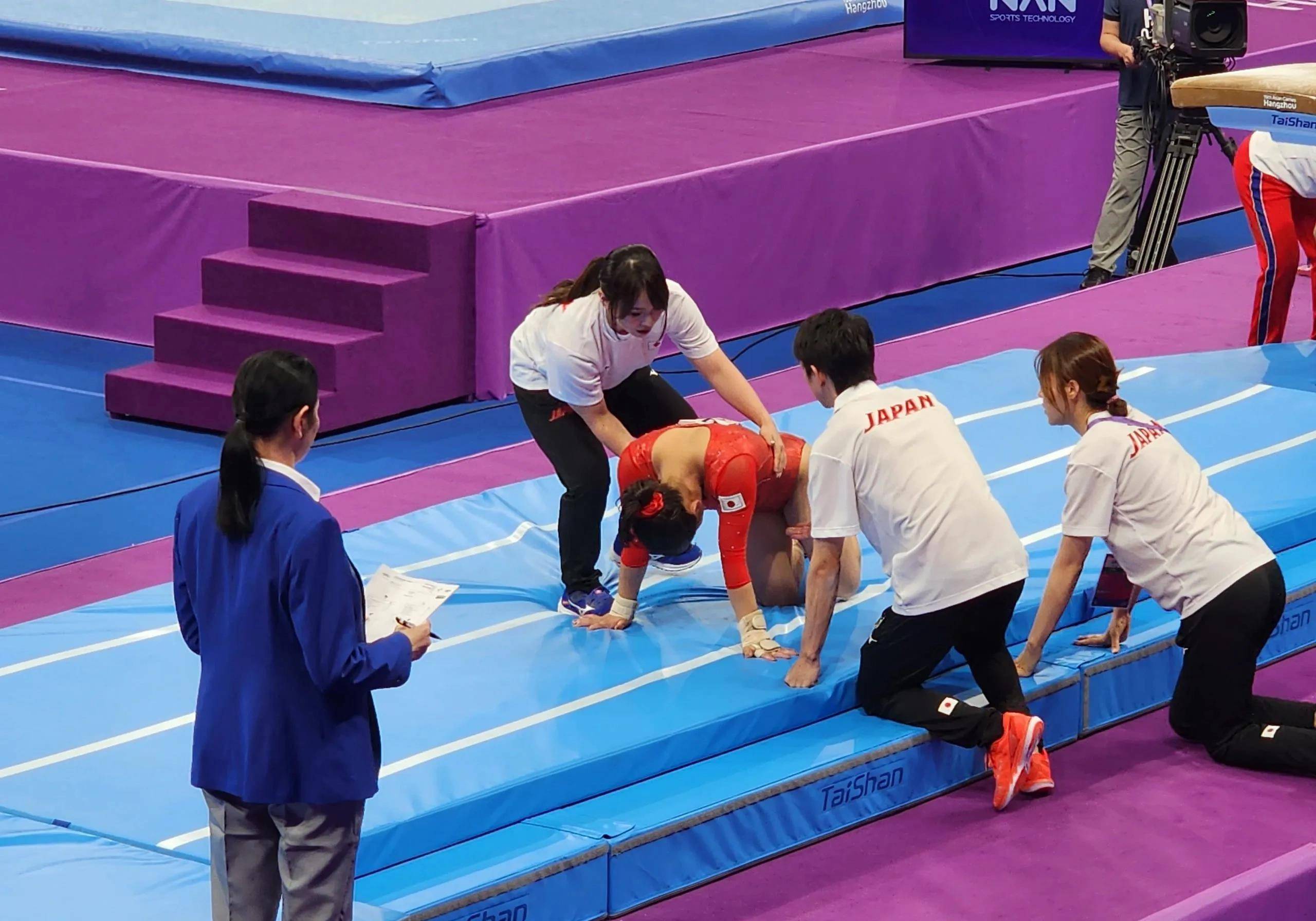 日本体操选手在比赛中取得巨大突破 日本体操选手在比赛中取得巨大突破