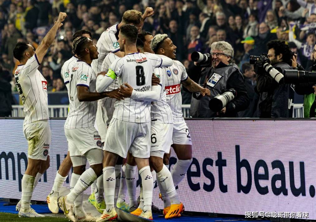 里昂负于圣埃蒂安,法甲球队欢迎新救援的简单介绍 里昂负于圣埃蒂安,法甲球队欢迎新救援的简单介绍