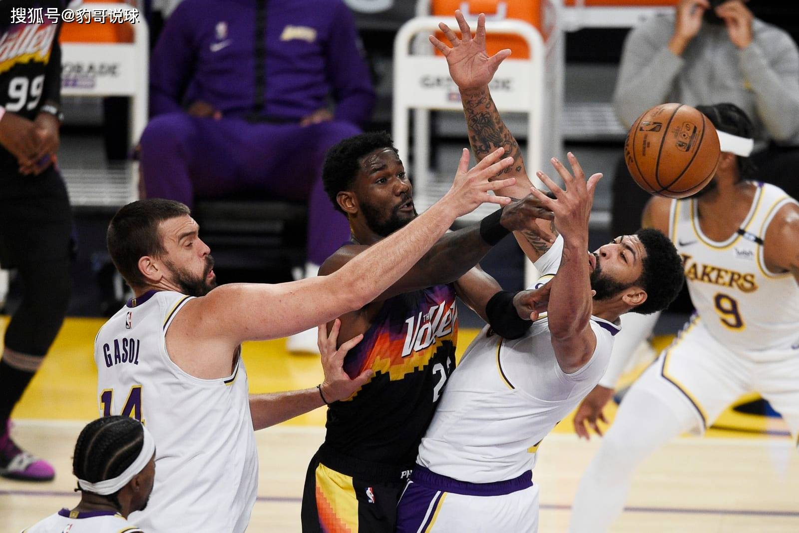 包含湖人击败太阳，兰斯·史蒂芬森积储盈利的词条