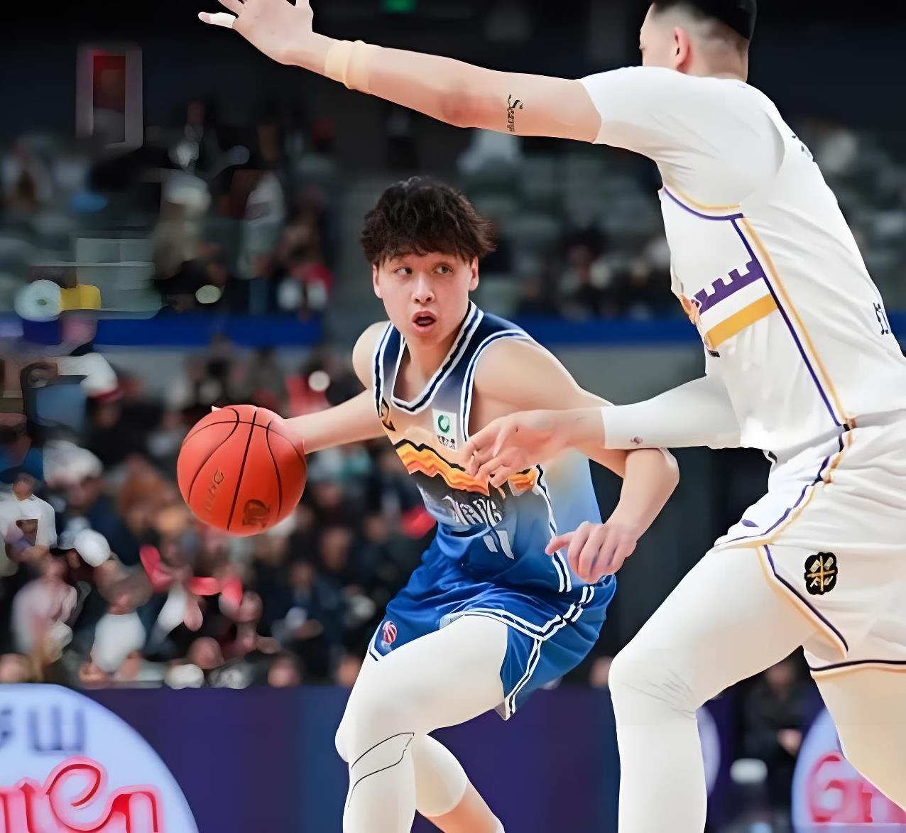 76人轻取天津队,赵继伟关键制胜 76人轻取天津队,赵继伟关键制胜