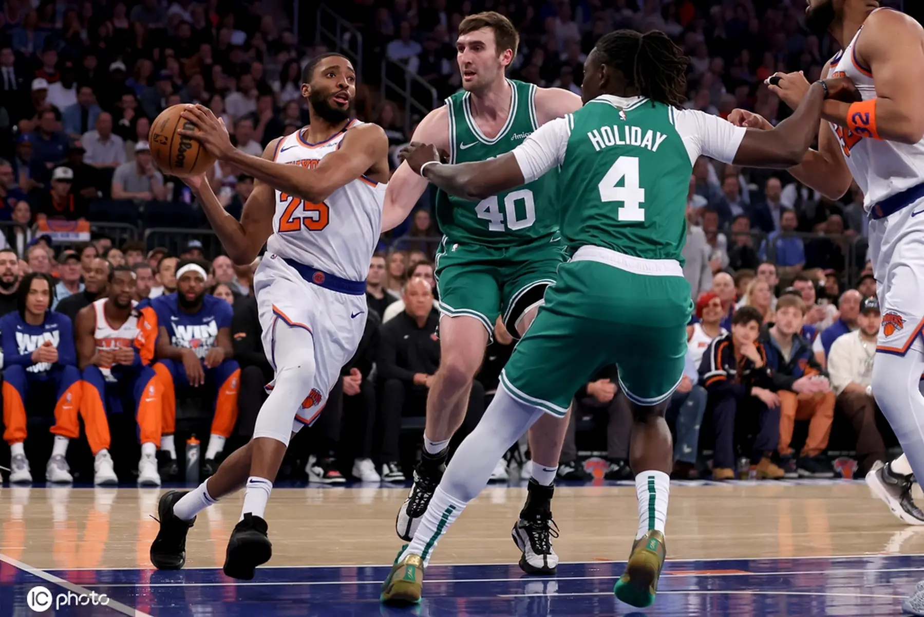 尼克斯横扫凯尔特人，布伦森带队取胜