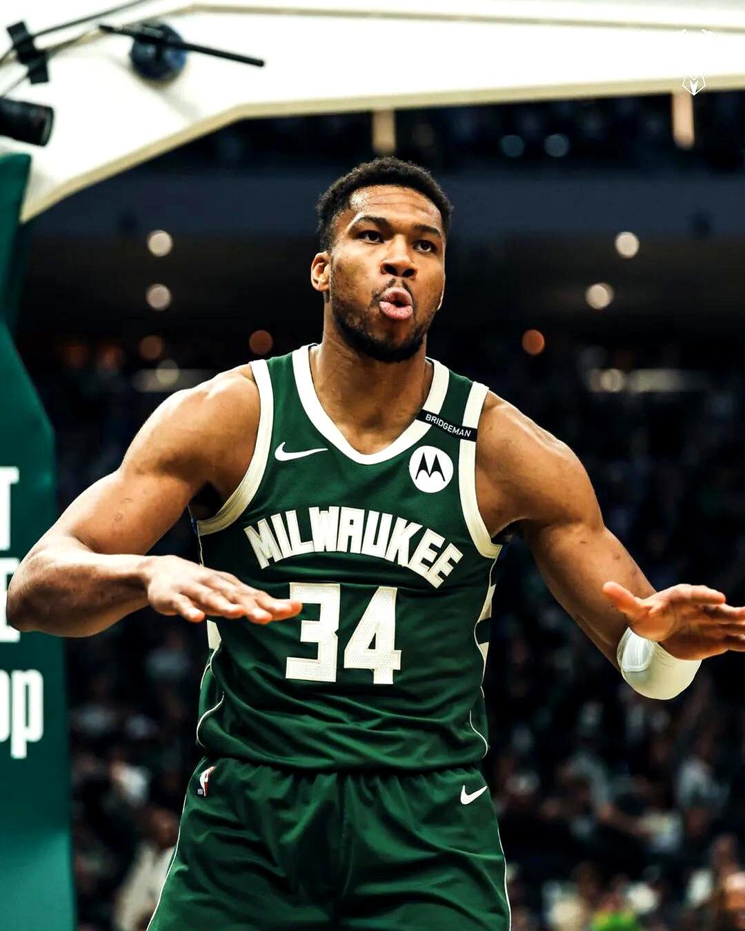 关于国王横扫火箭，字母哥关键制胜的信息