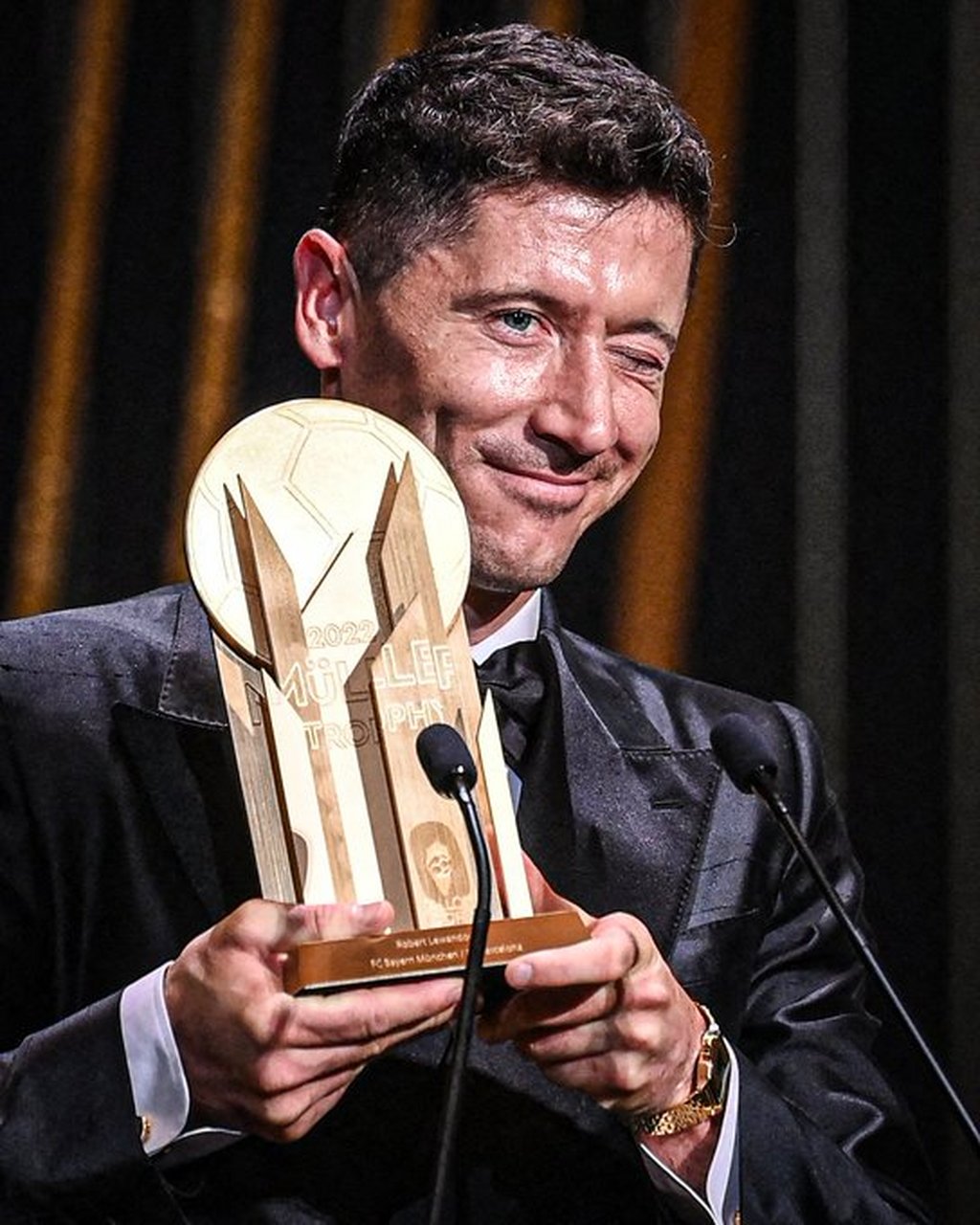 国际米兰碾压多特蒙德，莱万高光表现的简单介绍