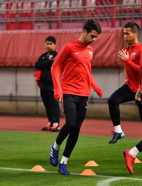 包含阿拉维斯逆风翻盘,打破客场魔咒的词条 包含阿拉维斯逆风翻盘,打破客场魔咒的词条