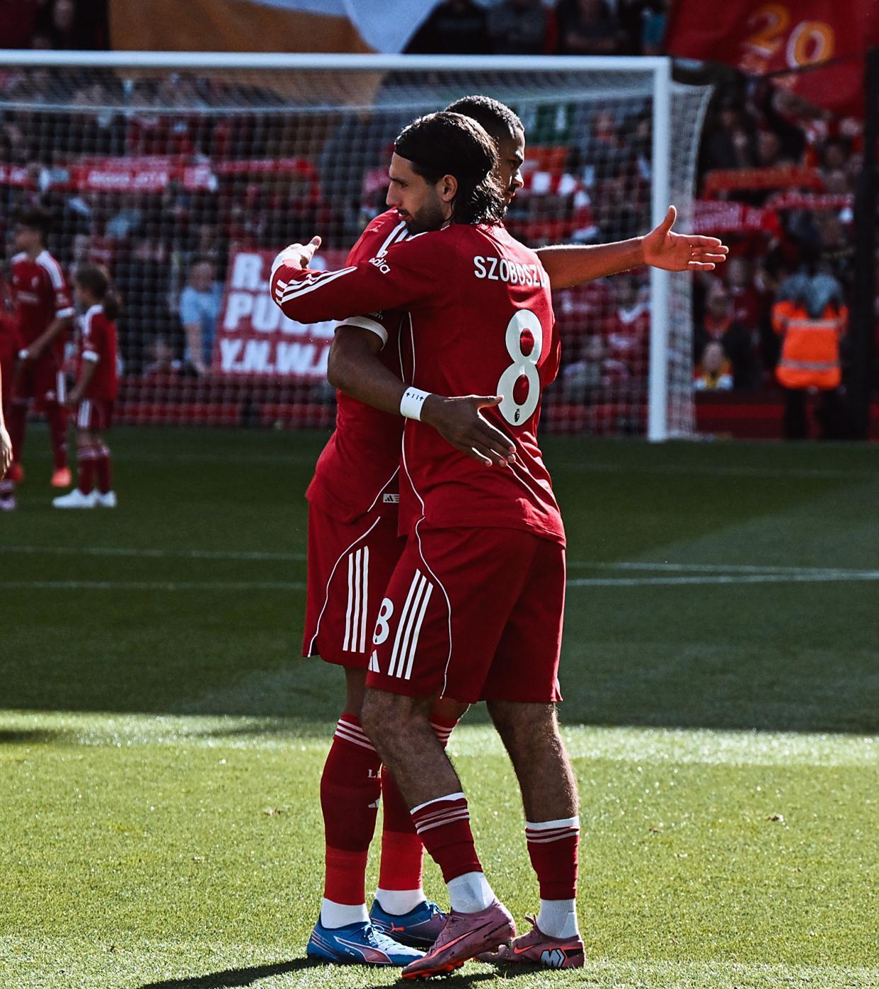 利物浦逆袭领跑,阿森纳掉队 利物浦逆袭领跑,阿森纳掉队