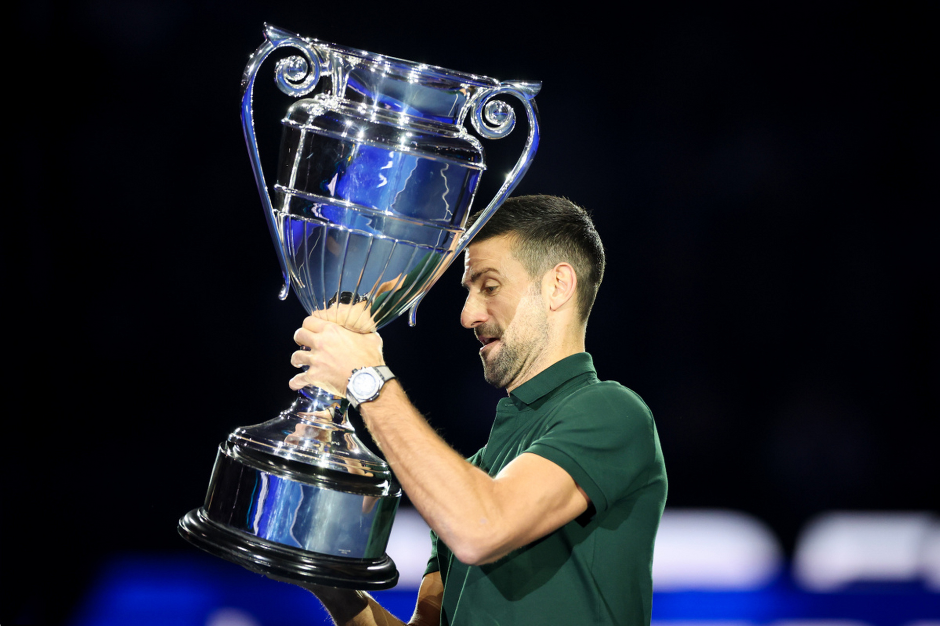 关于戴维斯杯完胜年终总决赛，德约科维奇统治全场的信息