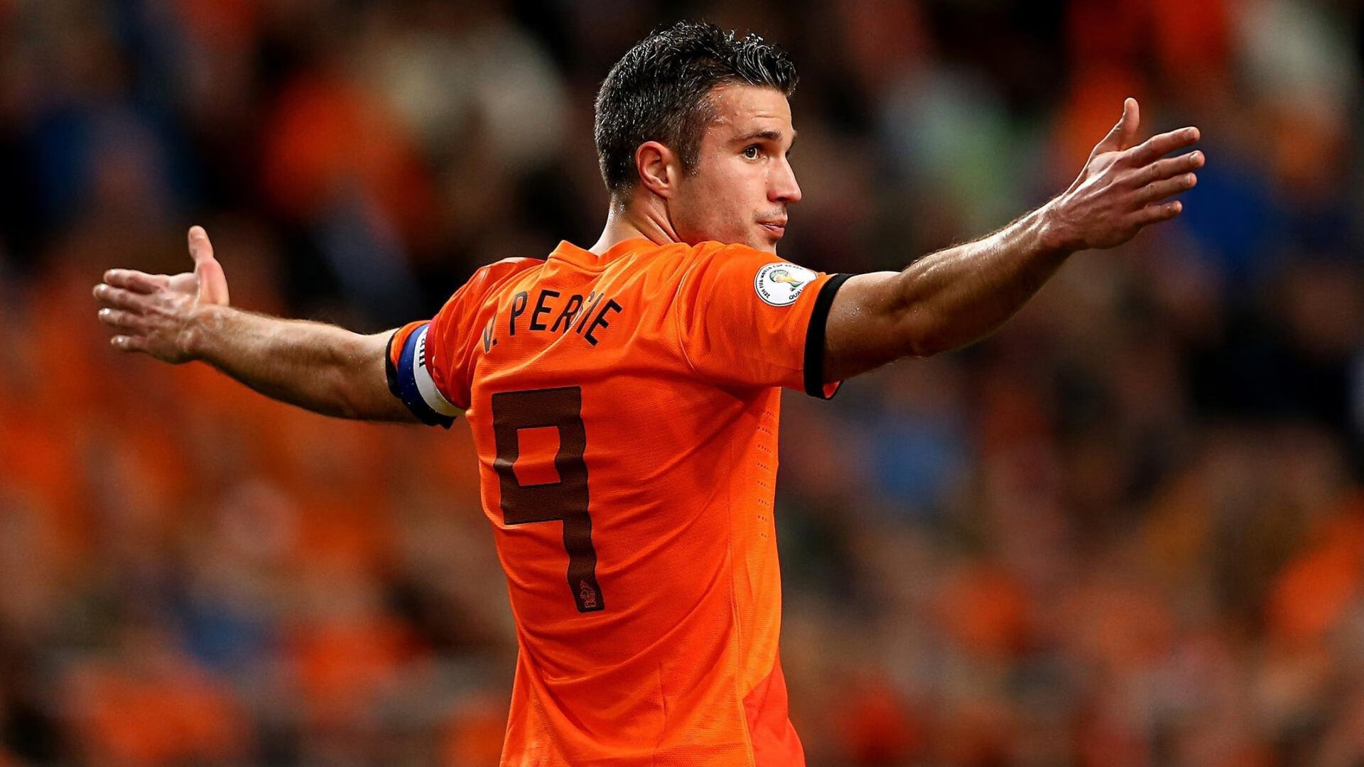 意甲焦点战与秘鲁生死战，绿茵场上的双重奏