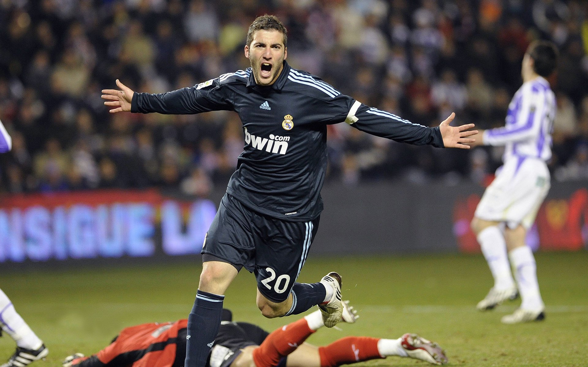 卡拉斯科刷新纪录之夜,洪都拉斯血拼智利上演美洲杯经典