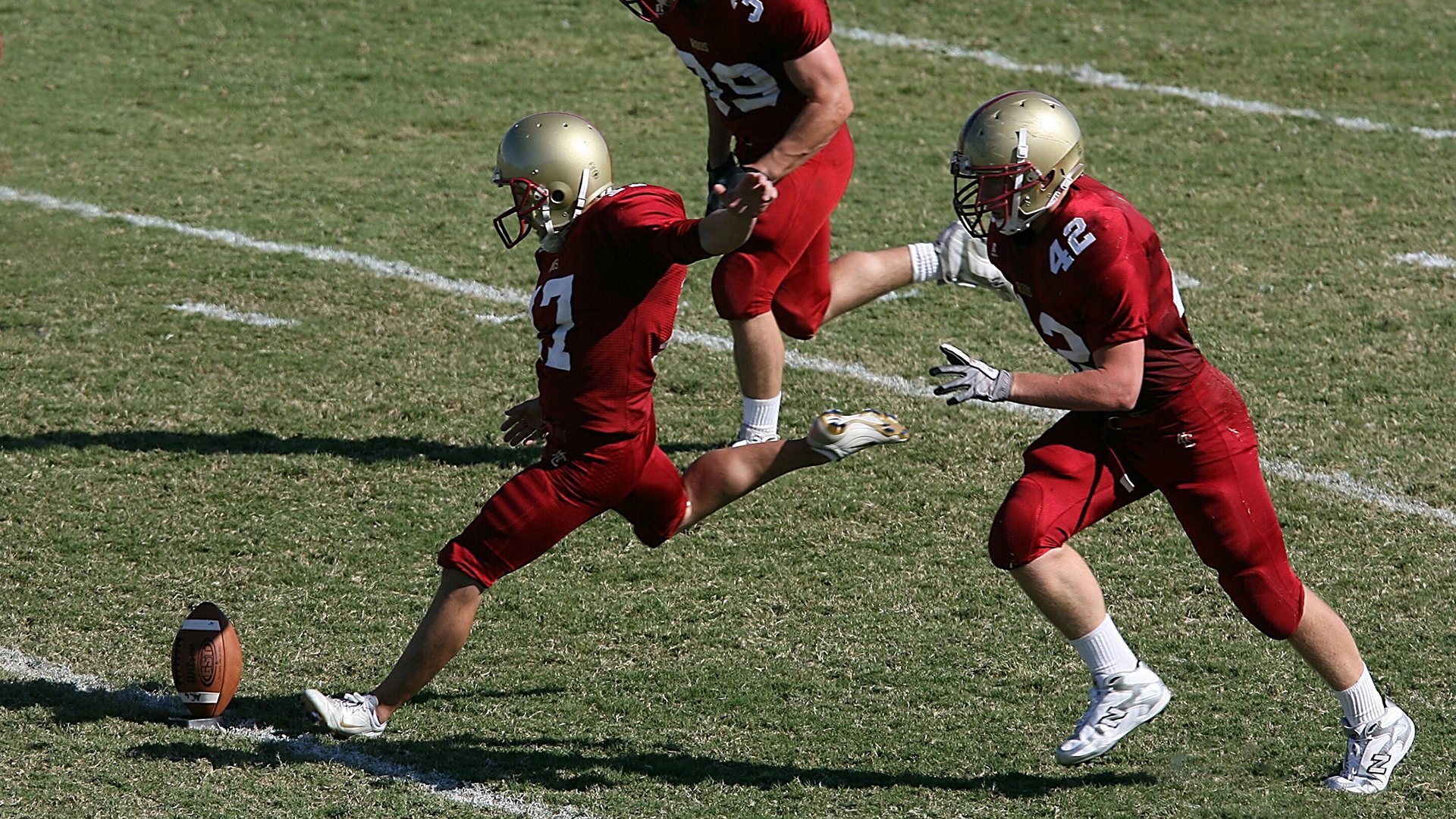 冷门与统治,泰国足球的奇迹之夜与桃田贤斗的羽坛霸权